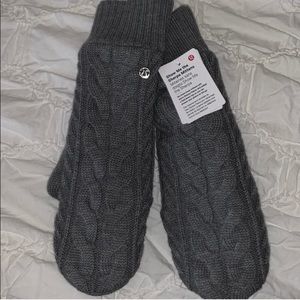 NWT Lululemon Show Me The Sherpa Gray Knit Mittens